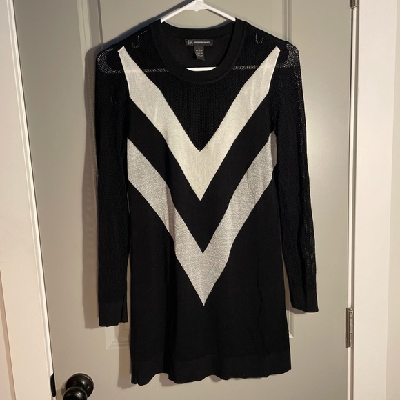 Sweater tunic: black,silver and white. Size small - mint condition. - Picture 3 of 5